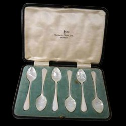 Cuillères en nacre tournée, coffret 6 pièces